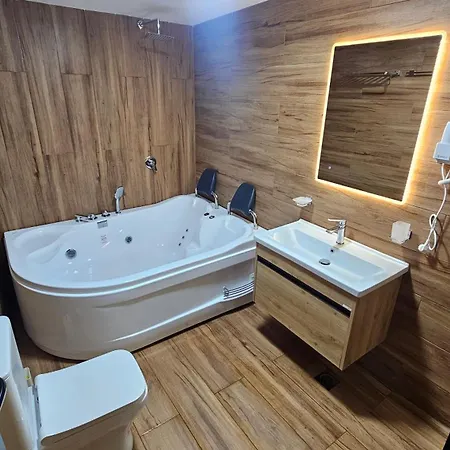 빌라 Riverside View Jacuzzi&Halal Suite