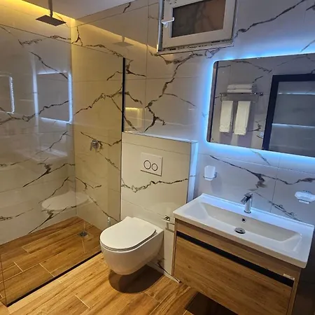 빌라 Riverside View Jacuzzi&Halal Suite Shkodër