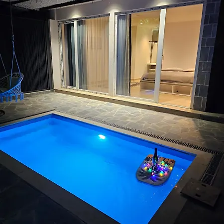 1 Private Bedroom River View&jacuzzi Villa Shkodër