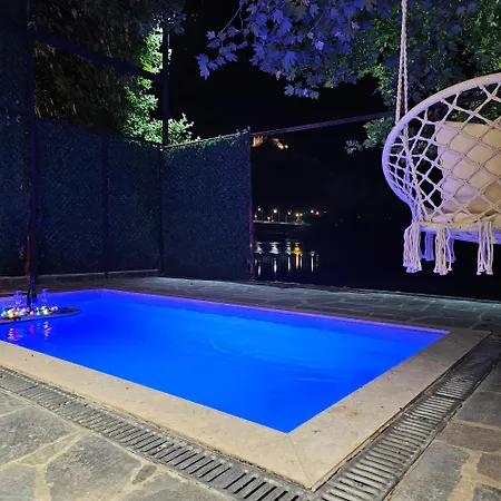 Riverside View Jacuzzi&halal * Shkodër