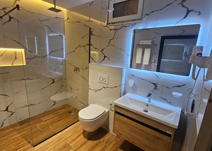 Villa 1 Private Bedroom River View&jacuzzi Shkoder