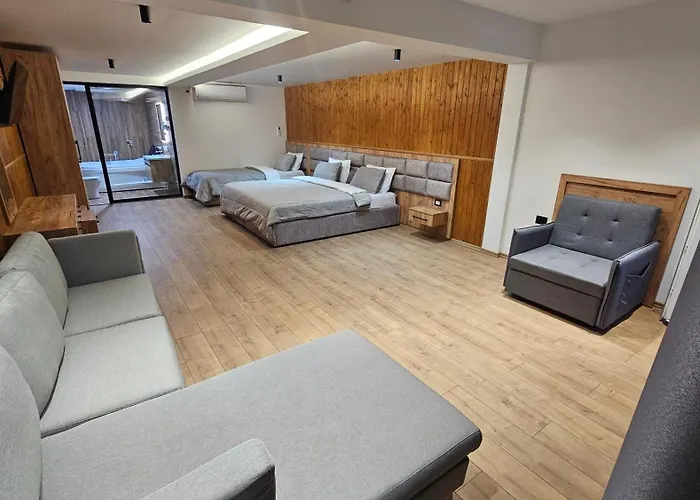 Villa 1 Private Bedroom River View&jacuzzi